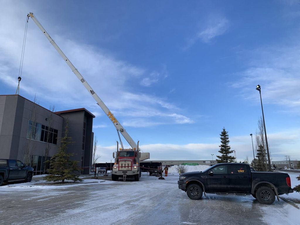 stiff boom crane
